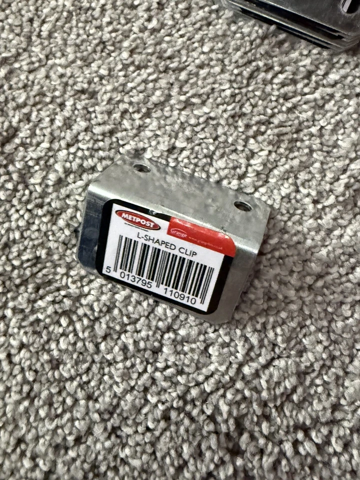 200 x MetPost L Shaped Clip RRP £120 - Image 4 of 4