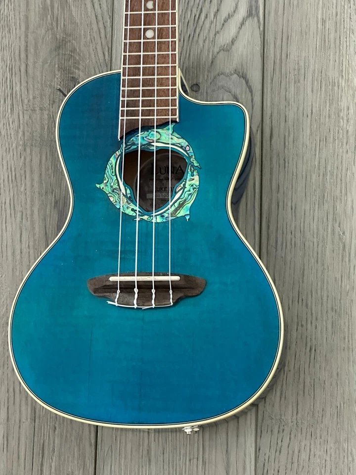Luna Dolphin Ukulele Blue with electronics and gig bag - Image 2 of 4