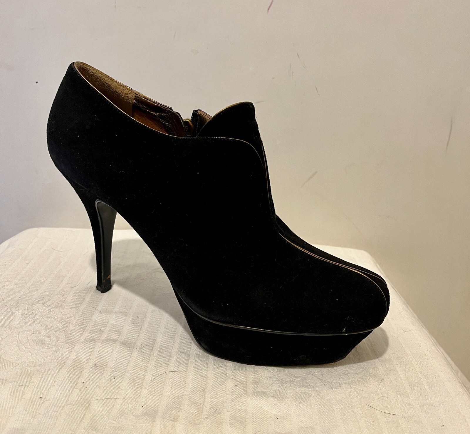 SAINT LAURENT Stivaletti YSL TripToo scamosciati neri con finiture dorate EU 38 UK 6