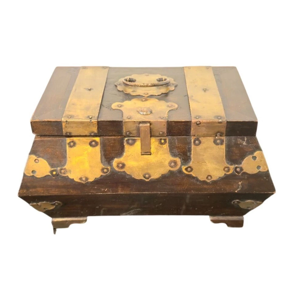 Antiguo joyero chino de madera encuadernado en latón forro de escritura estilo dinastía Qing Foto 2 de 4