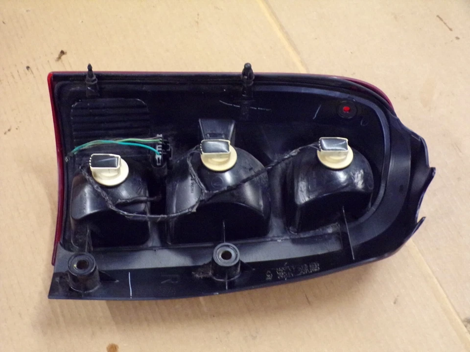 Luz trasera Saturn Relay 2005 (pasajero) Chevy Uplander 2005-2007 Foto 3 de 3