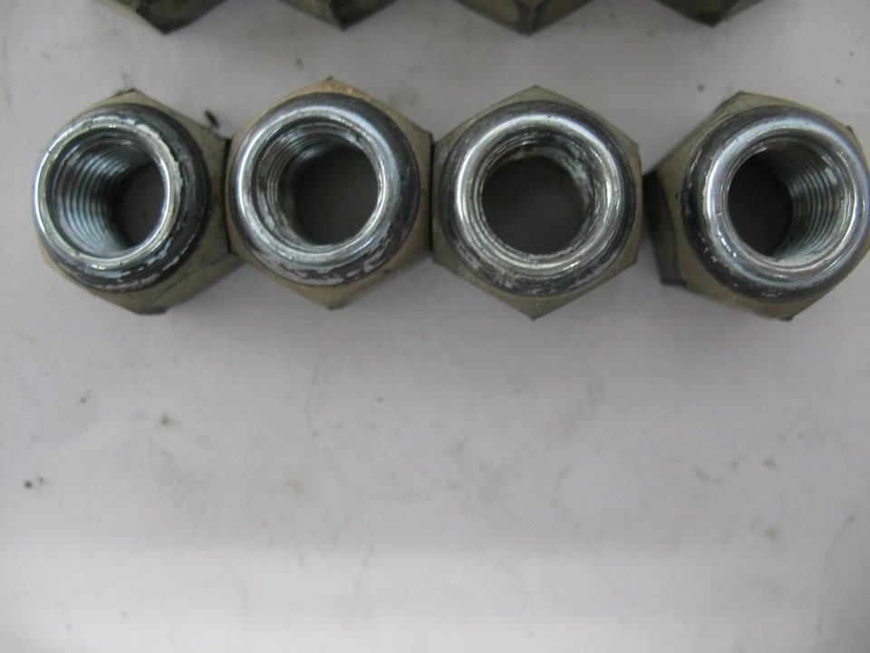 Yamaha Moto4 YFM250 1991 tuercas Foto 3 de 4