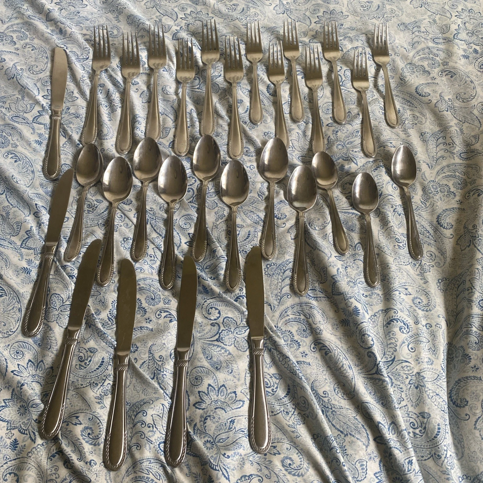 30 Pcs Oneida WHEAT Mixed Lot Serving Spoons Forks Stainless Flatware Silverware
Opens in a new wind