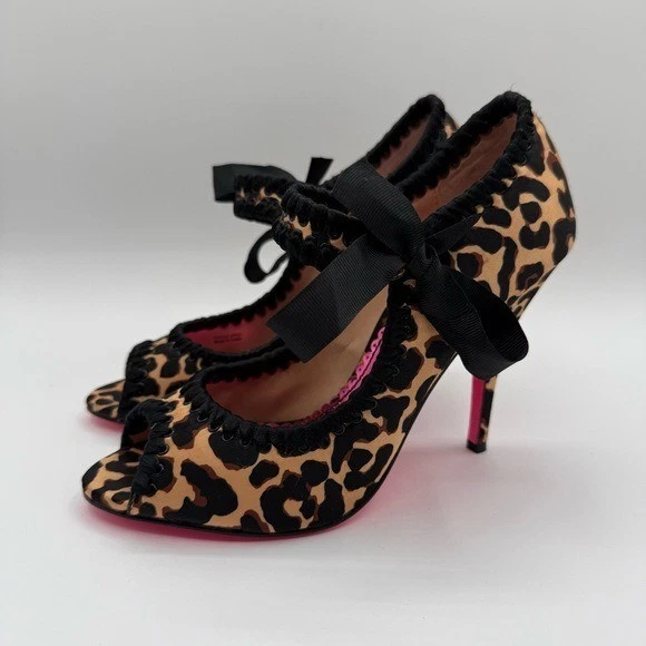 Betsey Johnson Leopard Print Peep-Toe Heels with Black Bow Size 7.5M - Image 4 of 4