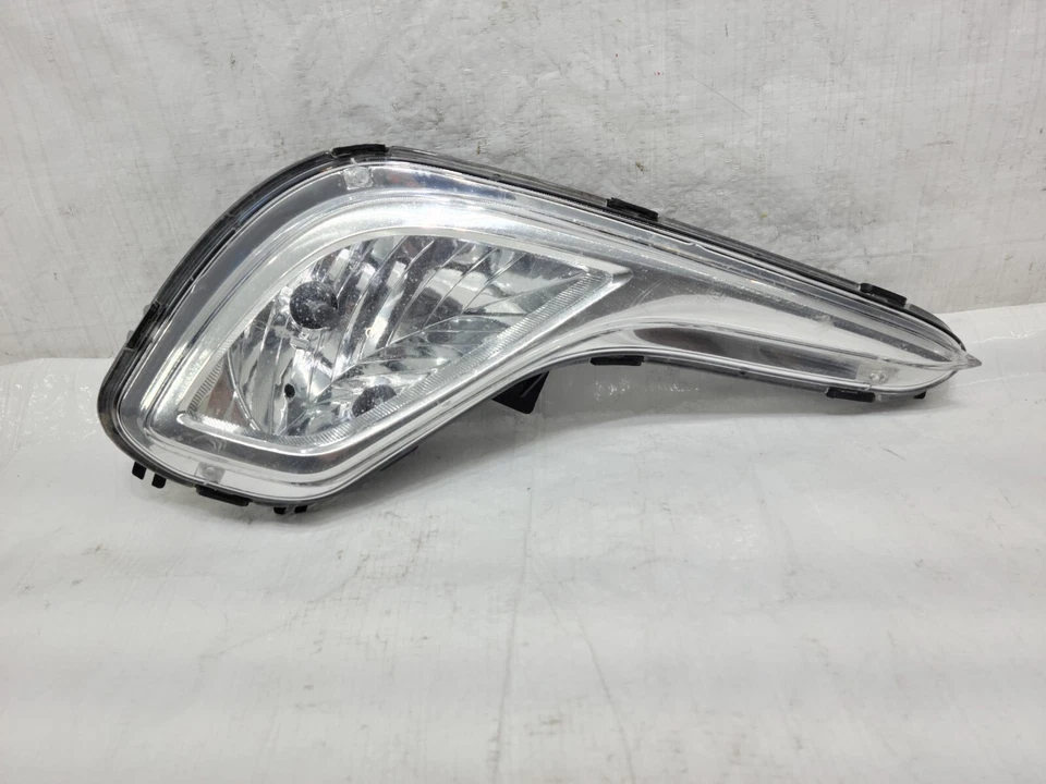Conjunto de luces antiniebla del lado izquierdo del conductor para parachoques delantero Hyundai Accent 2012-2016 OEM Foto 2 de 3