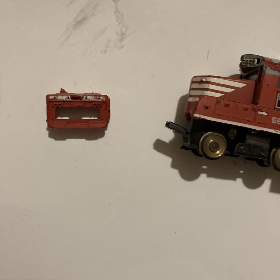 USED Tyco HO Scale, GP20 Diesel Loco Burlington 5628, Needs