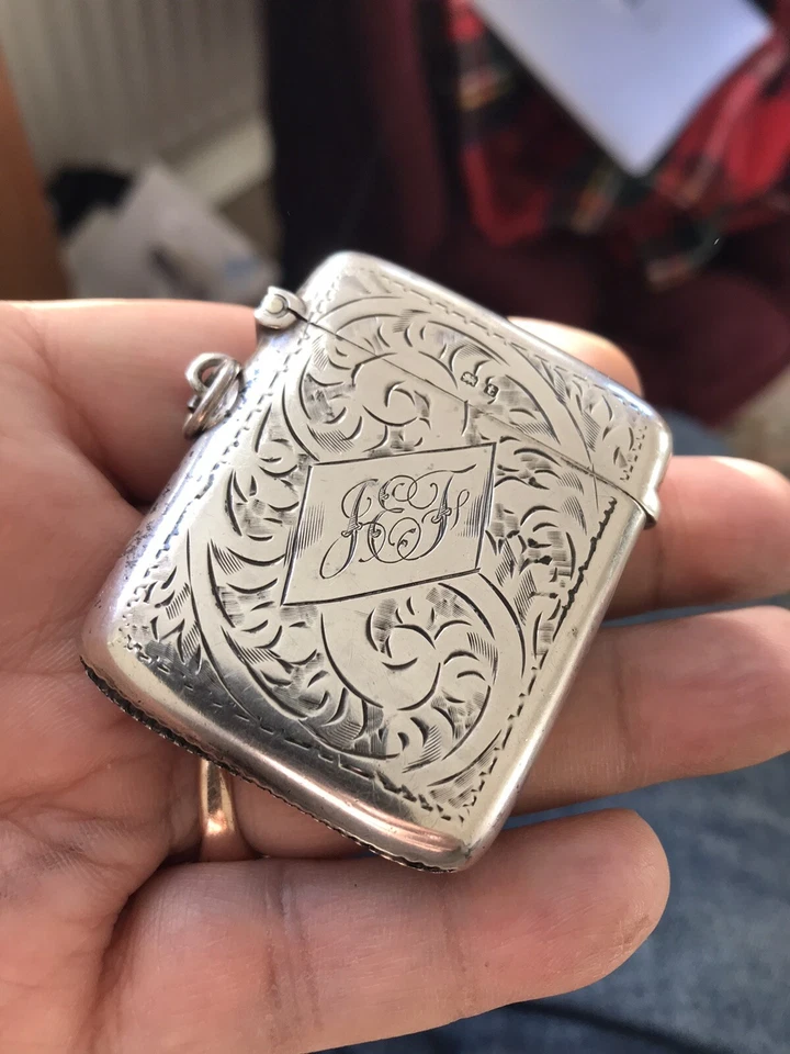 George V LARGE Curved Silver Vesta Case Foliate Engraved Hallmarked B'ham 1918 - Image 4 of 4