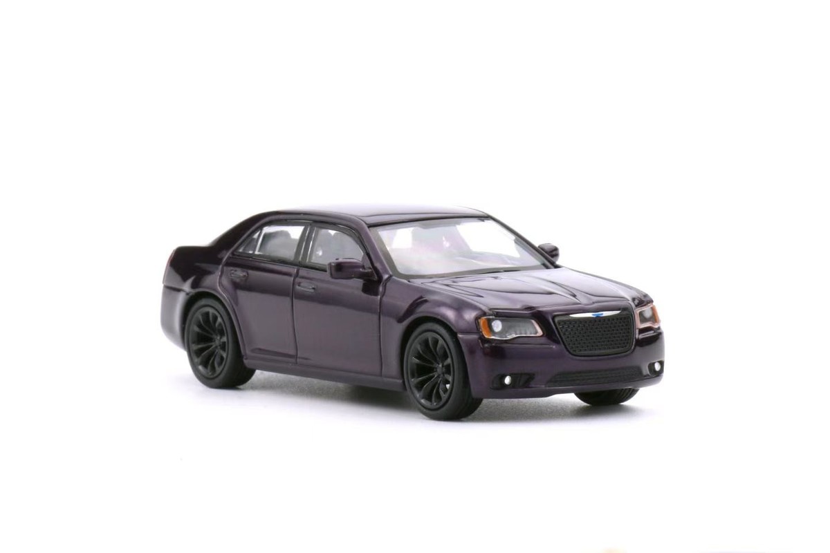 1:64 Chrysler 300C Die-Cast Metal Model - Purple Alloy Car Replica