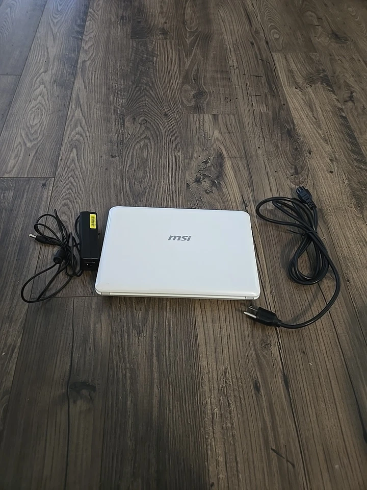 MSI Wind U100 Laptop Intel Atom 1GB RAM Windows XP Works Needs New Battery - Image 2 of 4