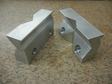 Kurt Vise Jaws: Vise Jaws: V Vise Jaws, V Jaw, Aluminum. Set of two