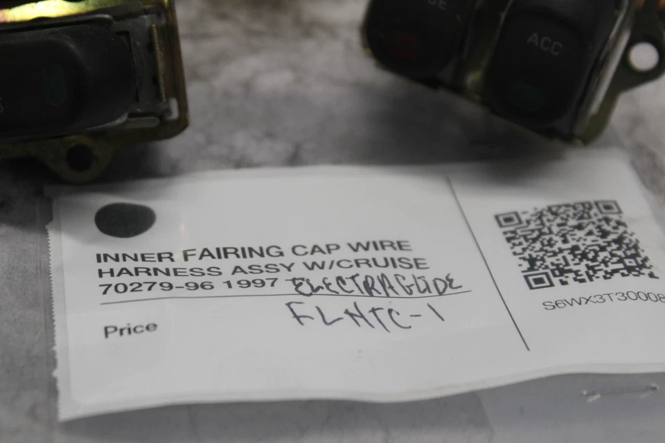 CARENADO INTERIOR TAPA ARNÉS DE CABLES CONJUNTO CON CRUCERO 70279-96 1997 ELECTRAGLIDE FLHTC-I Foto 3 de 4