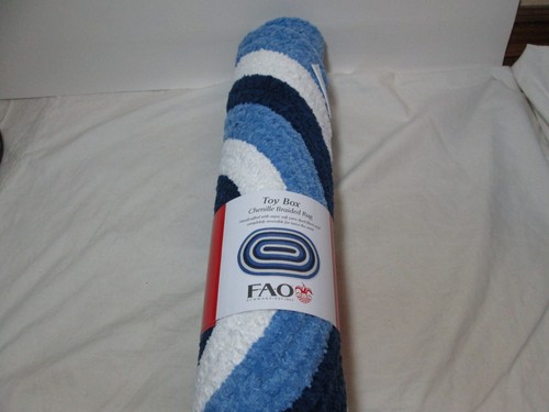 NEW FAO Schwarz Toy Box Reversible Chenille Braided Rug Nursery Blue & White NEW - Picture 2 of 5