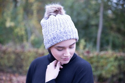 Ladies Knitted Beanie Hat Winter Cap A Pom Pom Chunky Knit Hat Girls New 