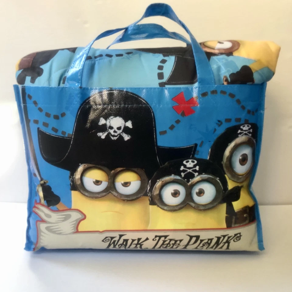 Minions Pirates 4 Piece TWIN Bed Set with Bonus Tote Bag, Reversible Comforter - Image 2 of 4