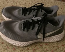 Buty do biegania Nike Revolution 5 4E szerokie męskie rozmiar 9.5 chłodne szare BQ6714-002