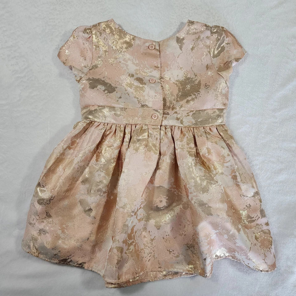 Vestido de vacaciones The Children's Place en oro rosa talla 2T Foto 2 de 4