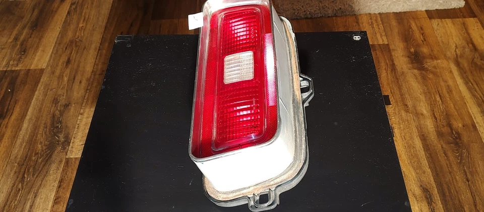 74 luces traseras Chevrolet Malibu Laguna lámpara de freno lente par Foto 3 de 4