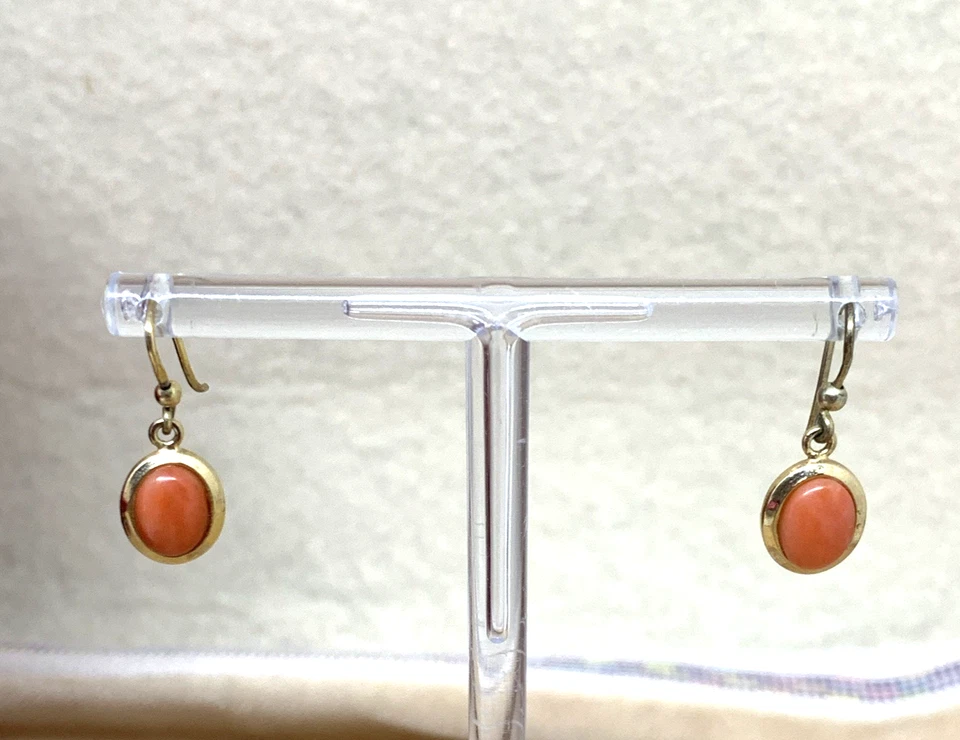 PICCOLI ORECCHINI DI CORALLO PENDENTI IN ARGENTO PLACCATO ORO GIALLO - Immagine 2 di 4