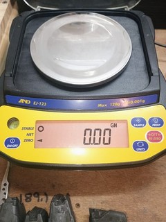 A&D EJ 123 Precision Compact Lab Balance 120 X 0.001g Jewelry Scale Cover New