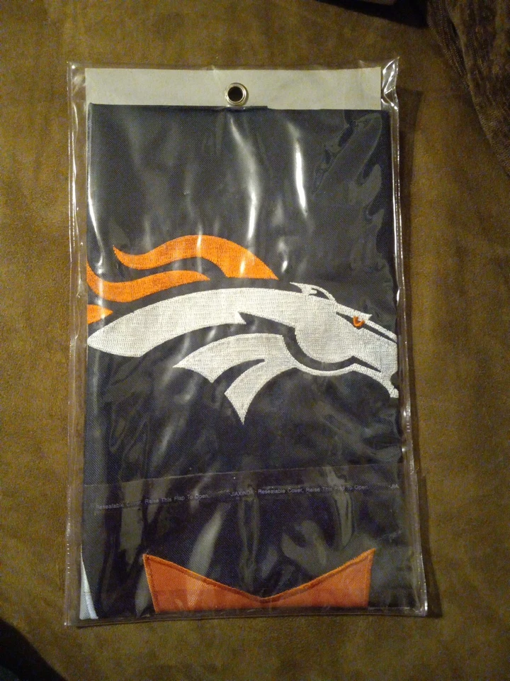 Denver Broncos Interior/Exterior Banderín Calidad Premium Fiesta Animal Inc. Nuevo  Foto 3 de 3