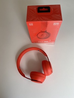 Beats Solo Pro More Matte Red / Pharrell Williams - neuwertig
