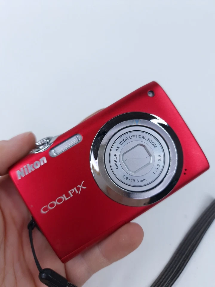Nikon COOLPIX S3000 Red Digital Camera 12MP 4x Zoom Hardly Used First Owner - Bild 3 von 4