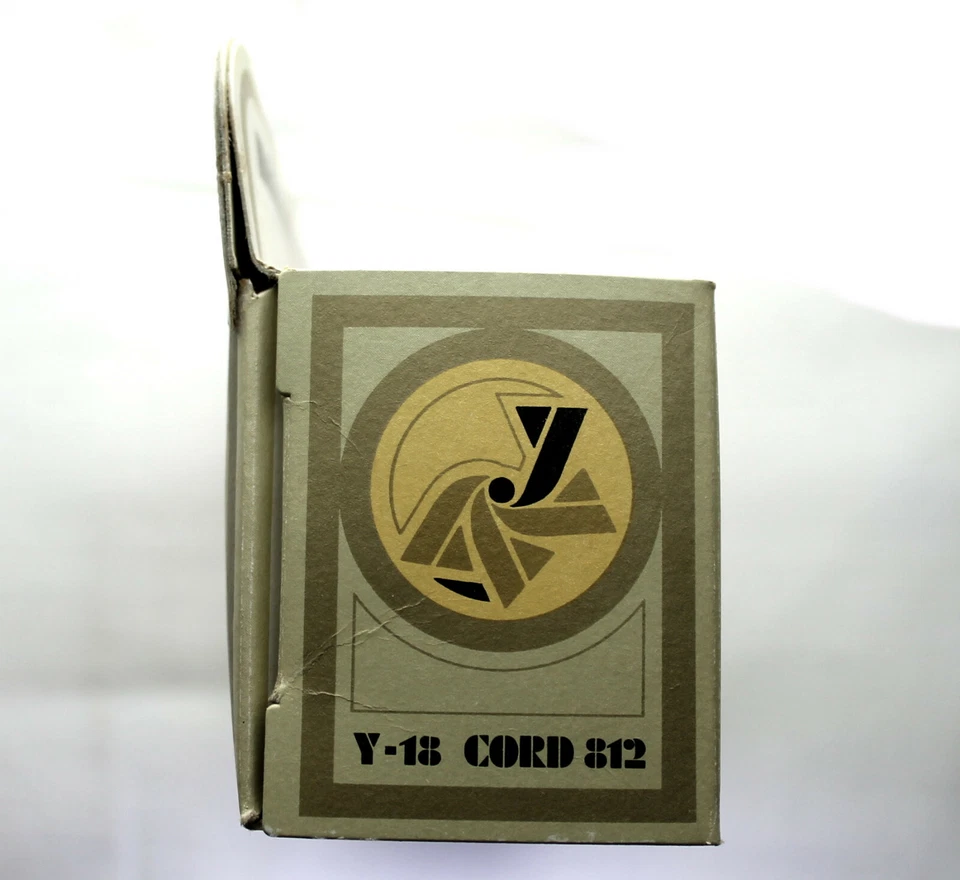 MATCHBOX MODELOS DE ANTAÑO, 1937 Cord 812 Y9 Rojo/Blanco. Foto 2 de 4