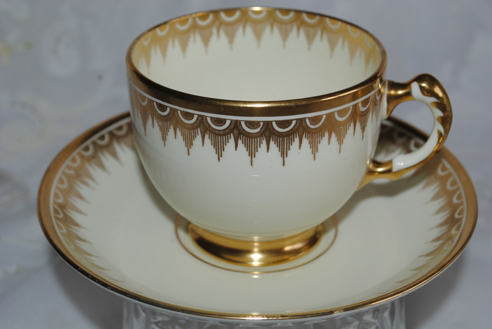 RARE VTG PLANT TUSCAN CHINA ENGLAND TRIO TEA CUP SAUCER DESSERT PLATE GOLD A602 