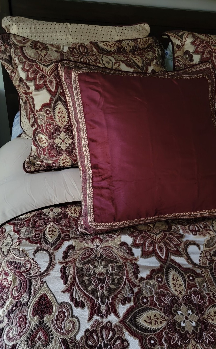 J Queen New York Guiliana Crimson 13Piece Queen Comforter Curtain