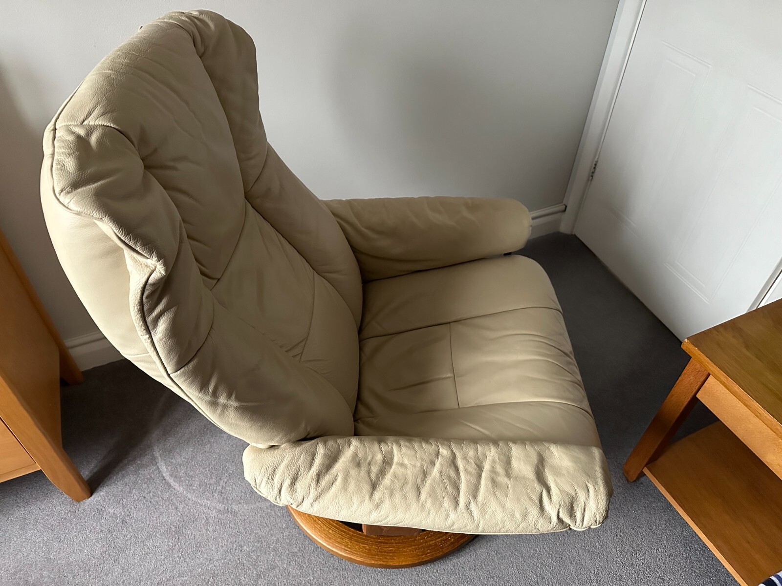 Ekornes Stressless Cream Leather Recliner Chair & Matching Footstool eBay