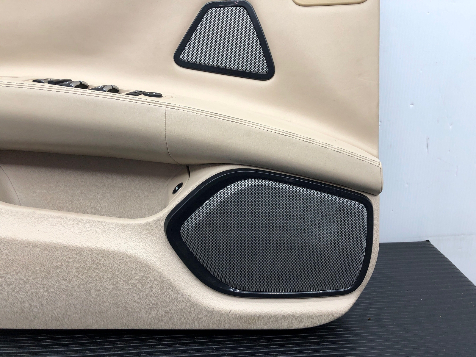 2014 - 2017 MASERATI GHIBLI M157 OEM FRONT LEFT DOOR PANEL 6700235800