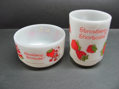 ANCHOR HOCKING FIRE KING STRAWBERRY SHORTCAKE BOWL & MUG SET