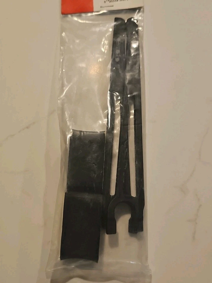 Traxxas 3927 Standard Battery Hold Down + foam spacer Set for  E-Maxx 16.8v - Image 3 of 3