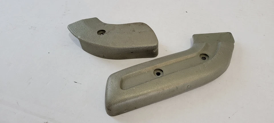 Ford Mustang Cougar Fastback 1968-69 cupé LH verde asiento bisagra cubiertas Fomoco Foto 2 de 4