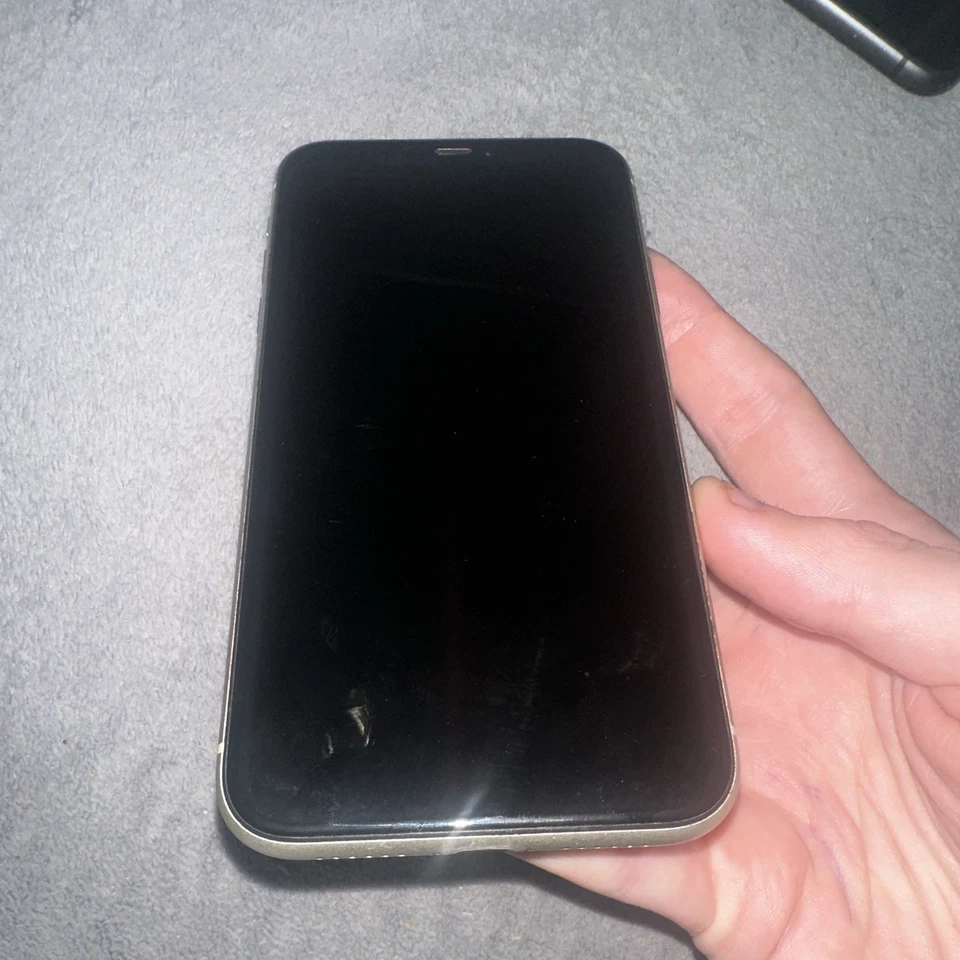 Apple iPhone 11 · 64GB, photo 3 of 3