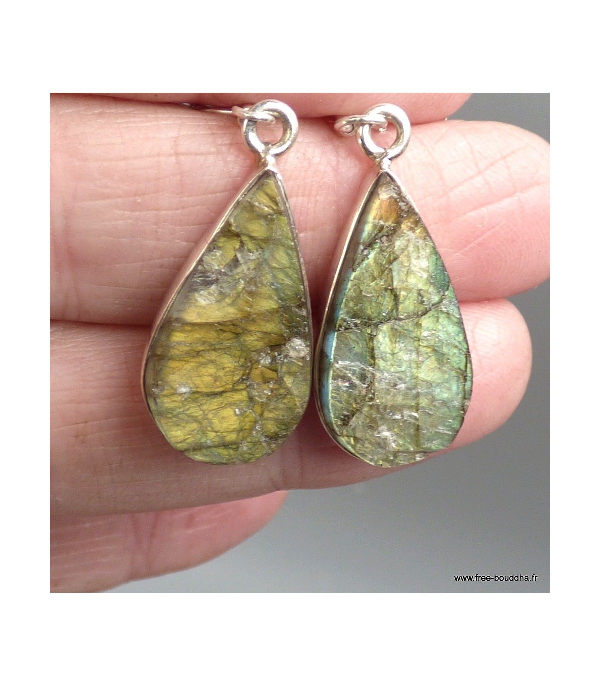 Boucles d'oreilles labradorite goutte pour sublimer vos tenues de soirée et looks d'été