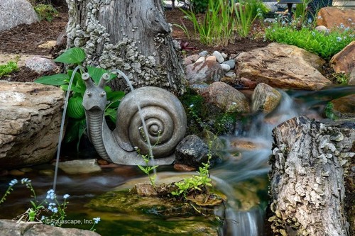 Decoración de estanque Aquascape 78373 Silly Snail Spitter - 13,3" de altura - Imagen 2 de 7