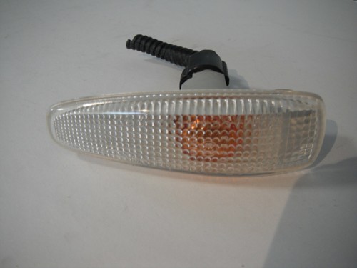 Single (1) Mitsubishi Side Marker / Fender Light (Left / Right) P/N 1132-232 - Bild 1 von 7