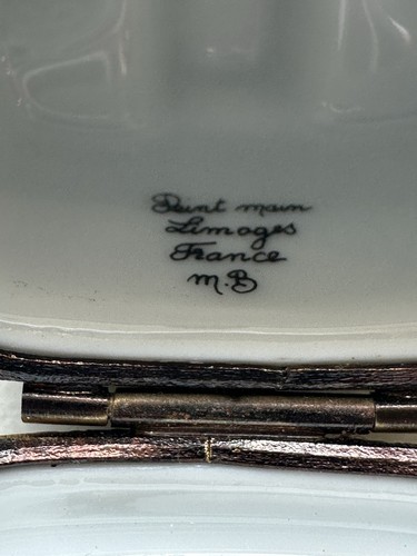 Limoges France Peint Main Black Camera-Shaped Porcelain Hinged Trinket Box - Picture 7 of 8