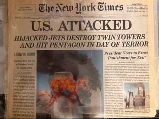 Giornale New York Times 9/12/2001 9/11 New York Stati Uniti Torri Gemelle Attaccate USA