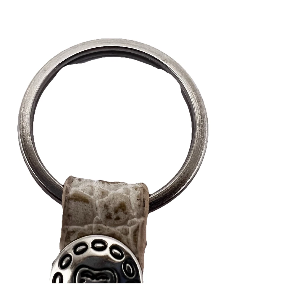 Llavero vintage BRIGHTON cuero blanco cartera llavero tono plateado ¡BONITO! Foto 3 de 4