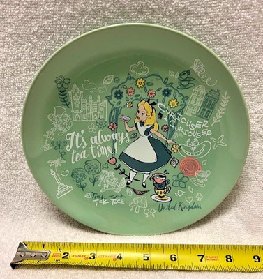 Disney Epcot UK Alice in Wonderland Ceramic 8'' Diameter Dessert / Salad Plate