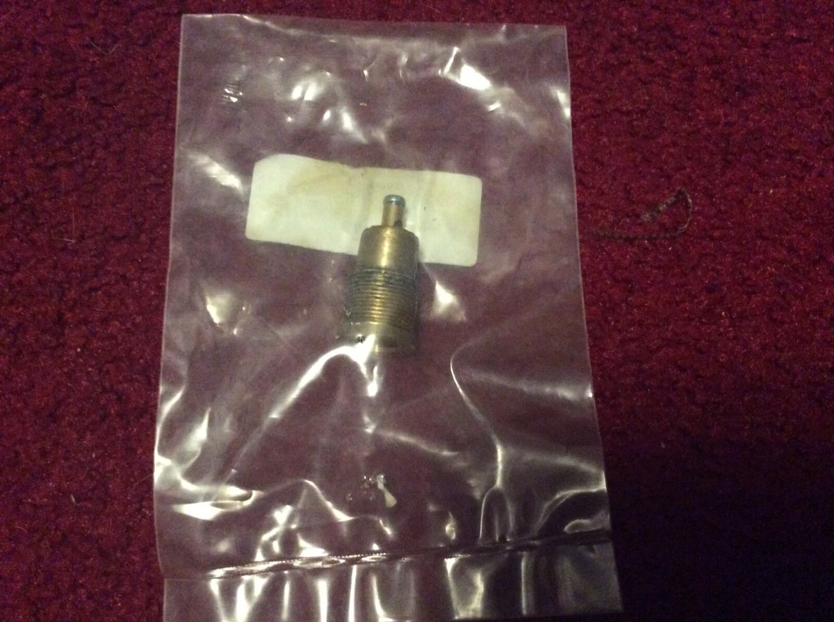 John Deere AZ34621 OEM HELLA Power Socket 589947 8JB 850 434-011  