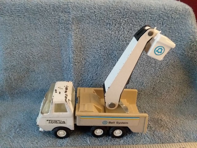 tonka bell system bucket truck