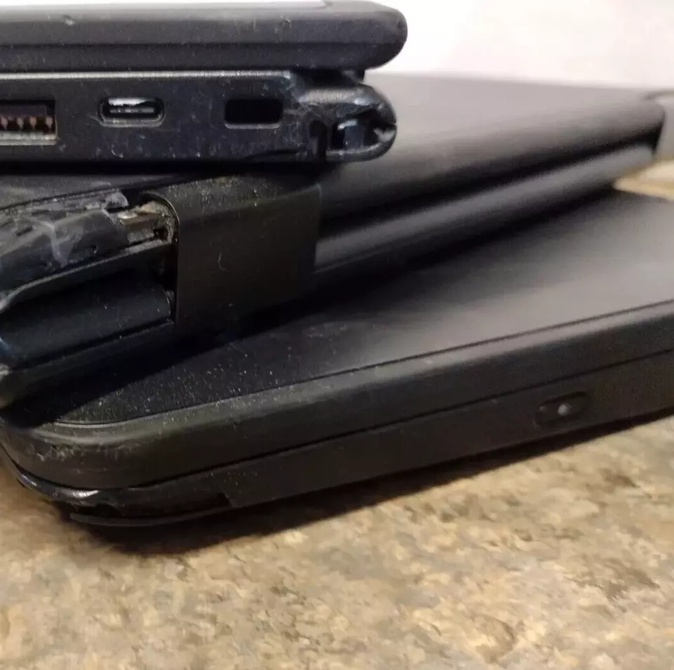 Lenovo ThinkPad Yoga 11e TouchScreen 8GB RAM 128GB SSD . No OS installed - Image 3 of 4