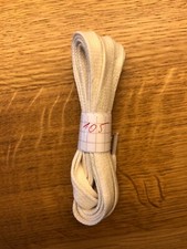 1 Paar Schnürsenkel flach  / ca. 105 cm Lang /  0,8 cm Breit weiß NW