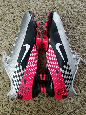 neymar jr shoe size