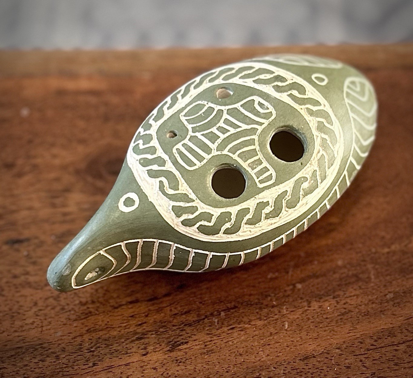 Vintage Keramik / Ton Okarine, olivgrün. Musikflöteninstrument