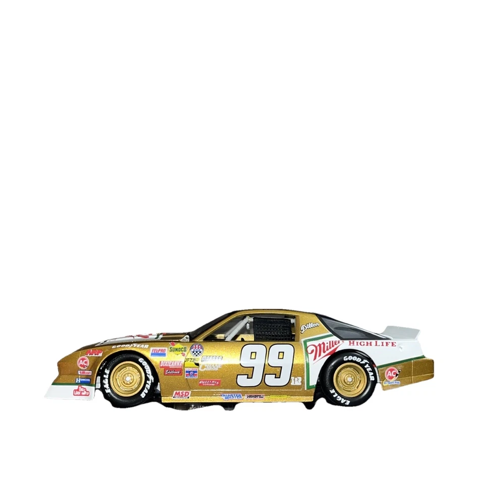 Camaro Xtreme 2001 Dick Trickle Action Xtreme 1/24 #99 Miller High Life 1989 Foto 2 de 4