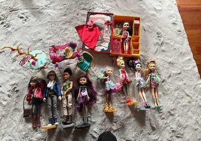 Ever after High,Madeline Hatter,Lizzie Hearts,Ravenclaw usw. Puppen- Möbel Set